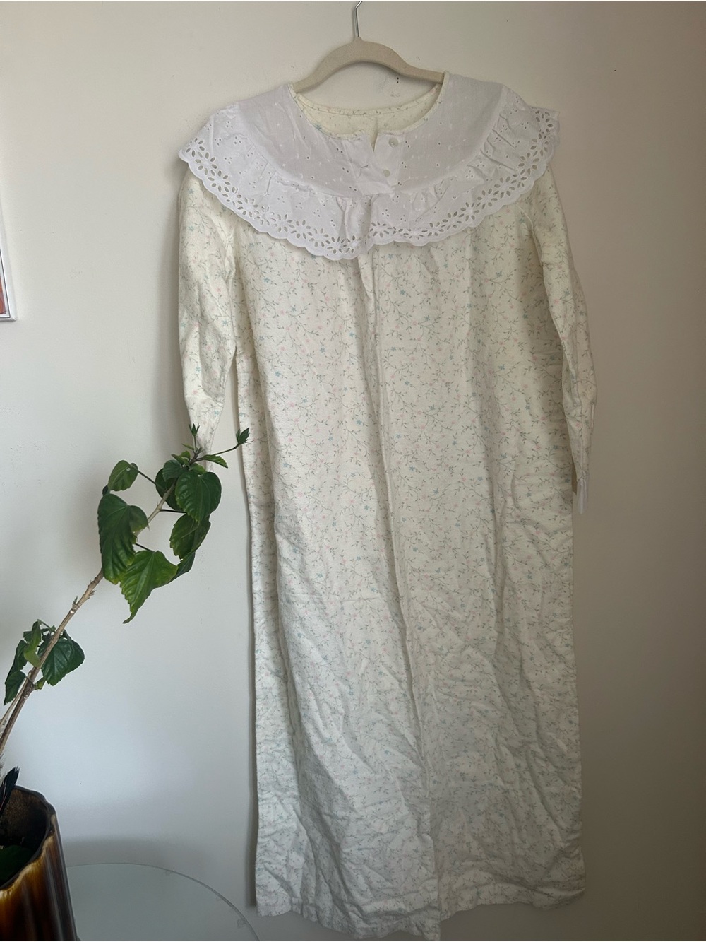 Vintage-Inspired Floral Nightgown with Eyelet Collar - Cream & Pale Green